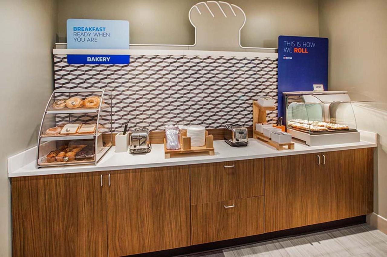 Holiday Inn Express Rochester - University Area By Ihg Dış mekan fotoğraf